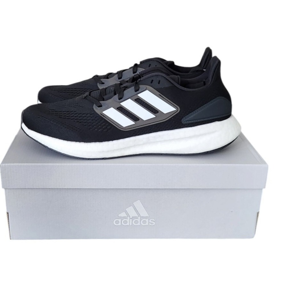 Size 11 Men's Adidas PureBoost 22 Black White Running Shoes Sneakers‎ GW4832